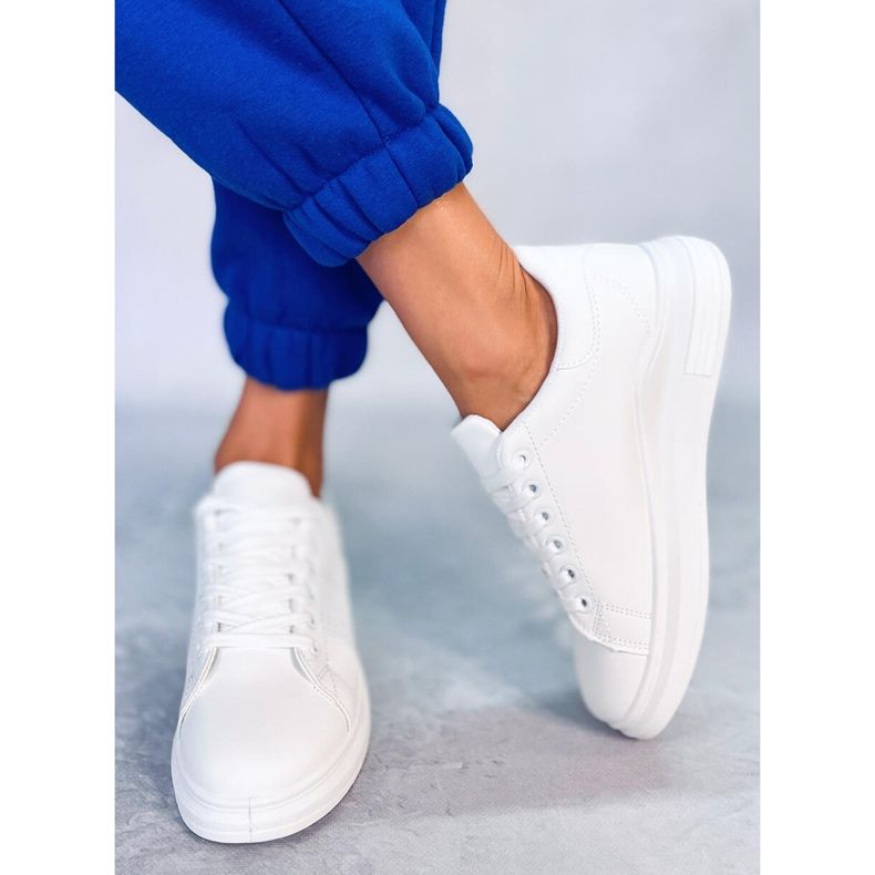 BM Maes Weiße Turnschuhe mit Keilabsatz 1