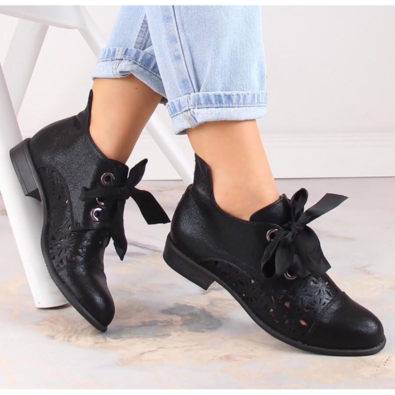 Durchbrochene flache schwarze Damenstiefel Jezzi ASA142-6A 1