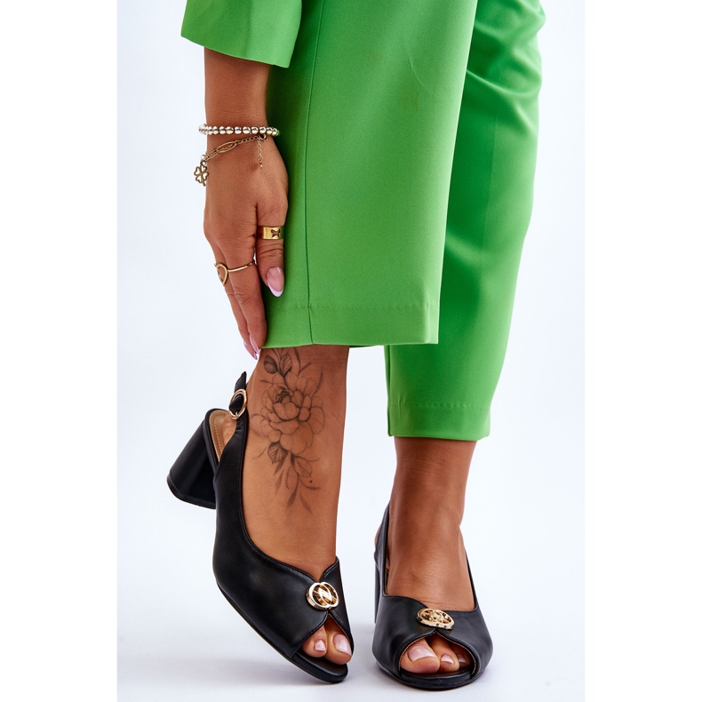 Modische schwarze Ledersandalen schwarz 1