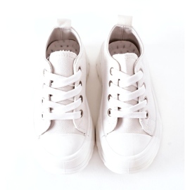 Kindersneaker auf der weißen Plattform 3