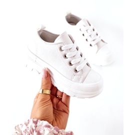 Kindersneaker auf der weißen Plattform 2