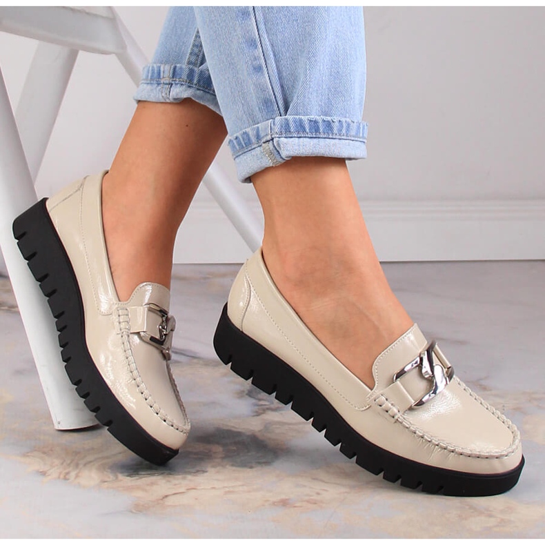 Beige lackierte Mokassins für Damen auf der Plattform Sergio Leone MK757 1