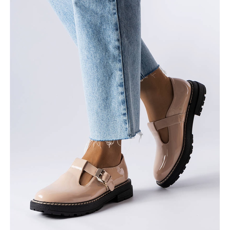 PA1 Beige lackierte Schuhe von Vaden 1