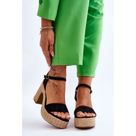 FI1 Bequeme Wildledersandalen an einem massiven schwarzen Elishia-Riegel 1