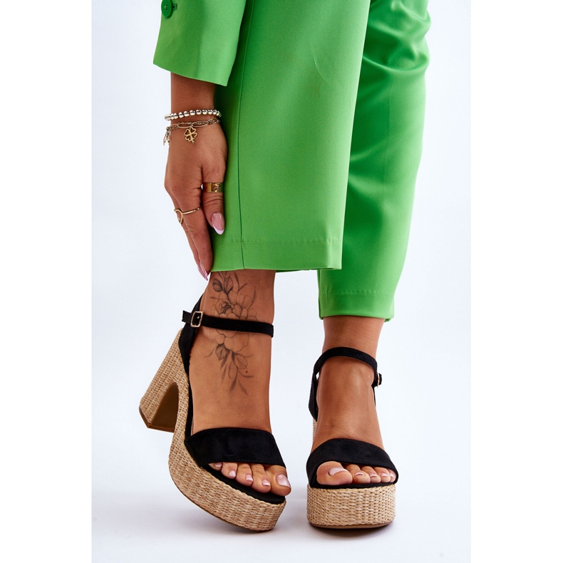 FI1 Bequeme Wildledersandalen an einem massiven schwarzen Elishia-Riegel 1