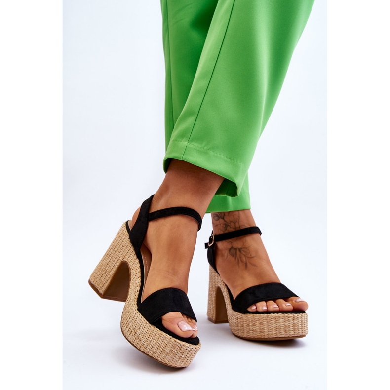 FI1 Bequeme Wildledersandalen an einem massiven schwarzen Elishia-Riegel 2