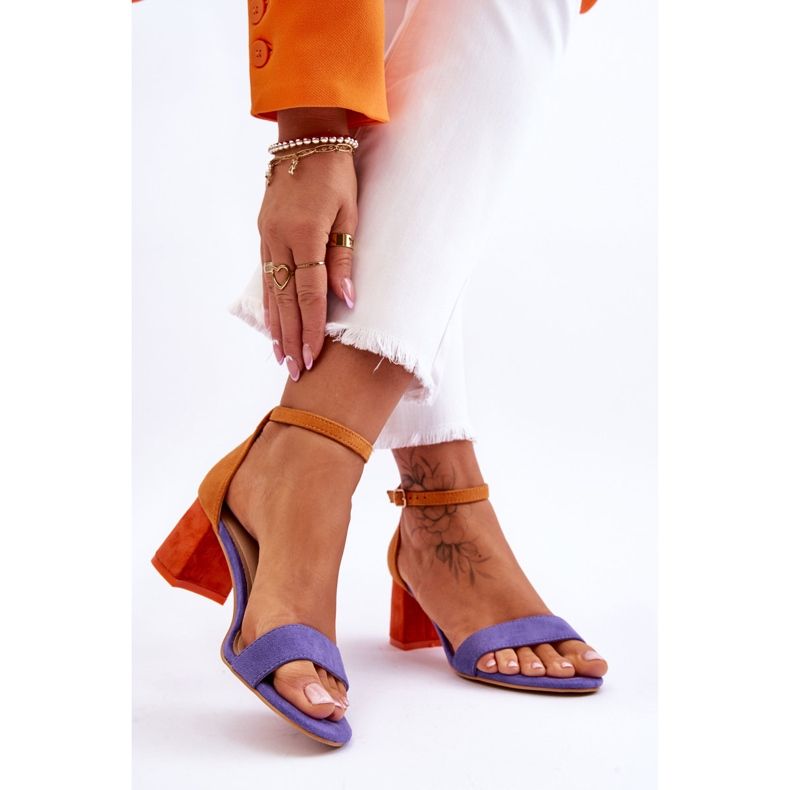 FB1 Lila und gelbe Quincy Wildleder Sandalen mit niedrigem Absatz violett 2