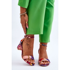 FB1 Lila und rosa Quincy gemusterte Satinsandalen mit niedrigem Absatz 1