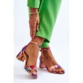 FB1 Lila und rosa Quincy gemusterte Satinsandalen mit niedrigem Absatz 2