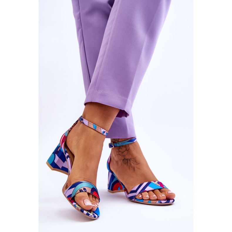 FB1 Lila und Quincy Blue gemusterte Satinsandalen mit niedrigem Absatz violett blau 2