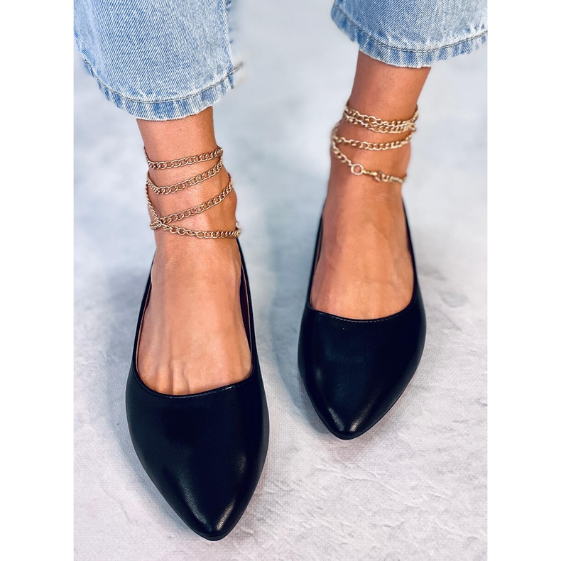 PA1 Junri Ballerinas mit schwarzer Kette 1