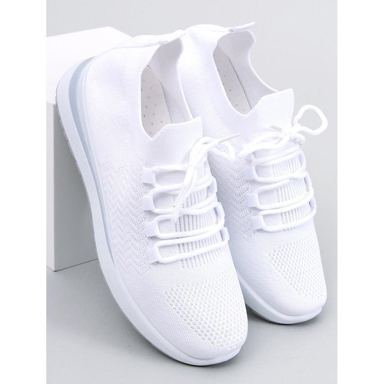 PA1 Sportschuhe mit weißen Socken von Barthel 2