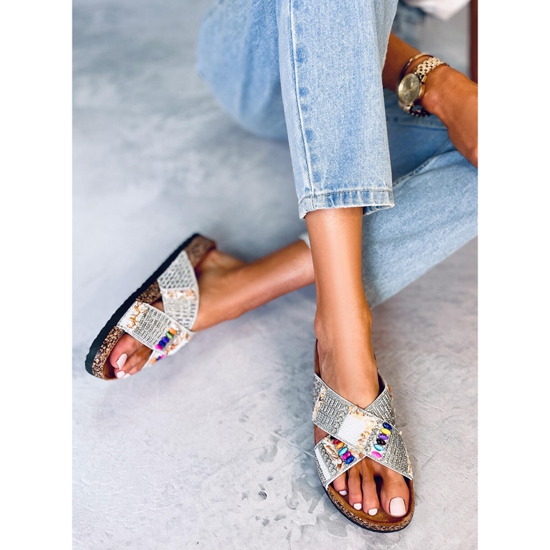 PA1 Rezai Pantoletten aus weißem Kork mit Perlen 2