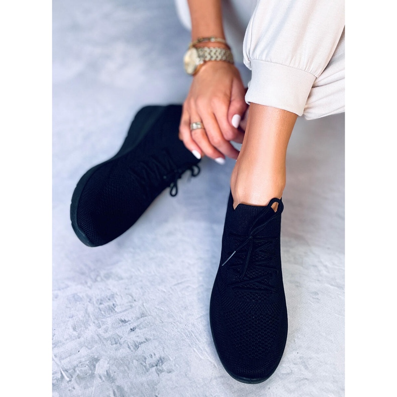 PA1 Paquet Schwarze Turnschuhe mit Keilabsatz 1