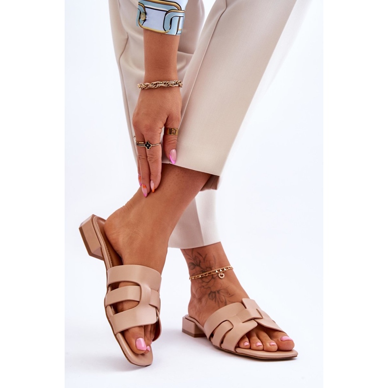 FJ1 Klassische Damen-Lederhausschuhe Beige Fendy 2