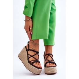 Modische Keilsandaletten mit Zopf Schwarz Nessia 1