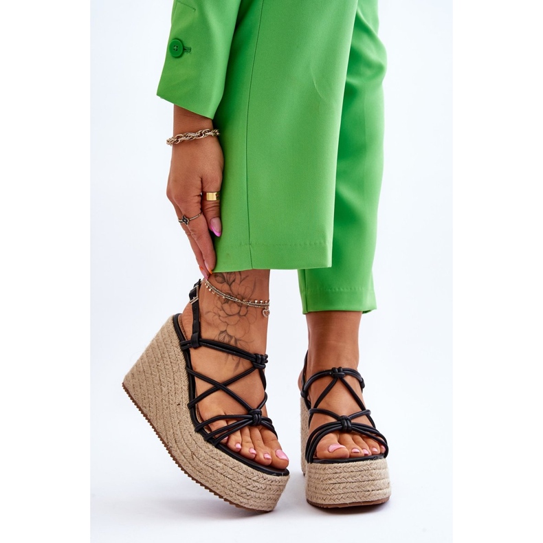 Modische Keilsandaletten mit Zopf Schwarz Nessia 1