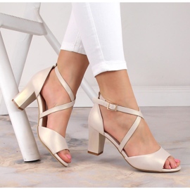 Beige Perlensandalen für Damen auf der Post Sergio Leone SK862 2