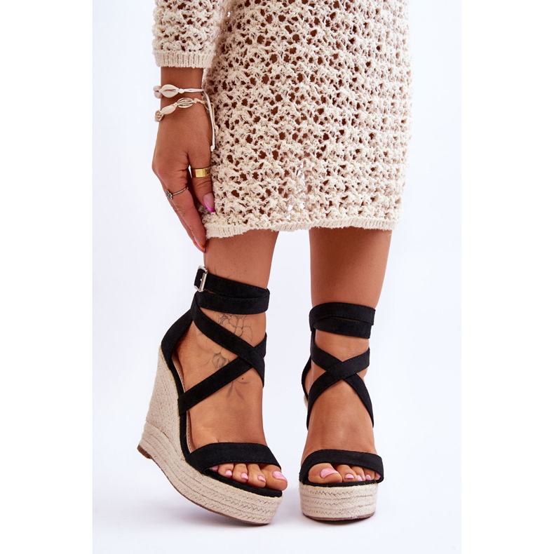 FJ1 Bequeme Sandalen auf einem hohen Keil Schwarz Lemira 1