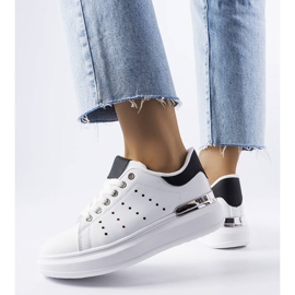 Weiße Sneakers mit farbiger Chalut-Perforation 1