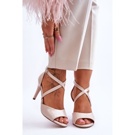 Sergio Leone Modische Sandalen auf einem beige lackierten High Heel Loressa 1