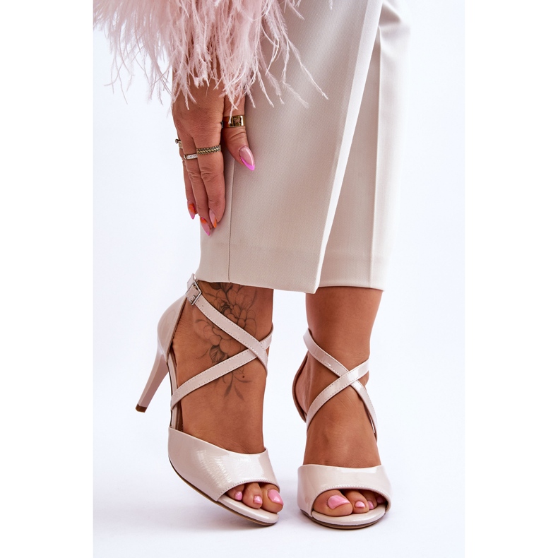 Sergio Leone Modische Sandalen auf einem beige lackierten High Heel Loressa 1