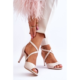 Sergio Leone Modische Sandalen auf einem beige lackierten High Heel Loressa 2