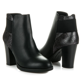 Vinceza Stiefel am Pfosten schwarz 2