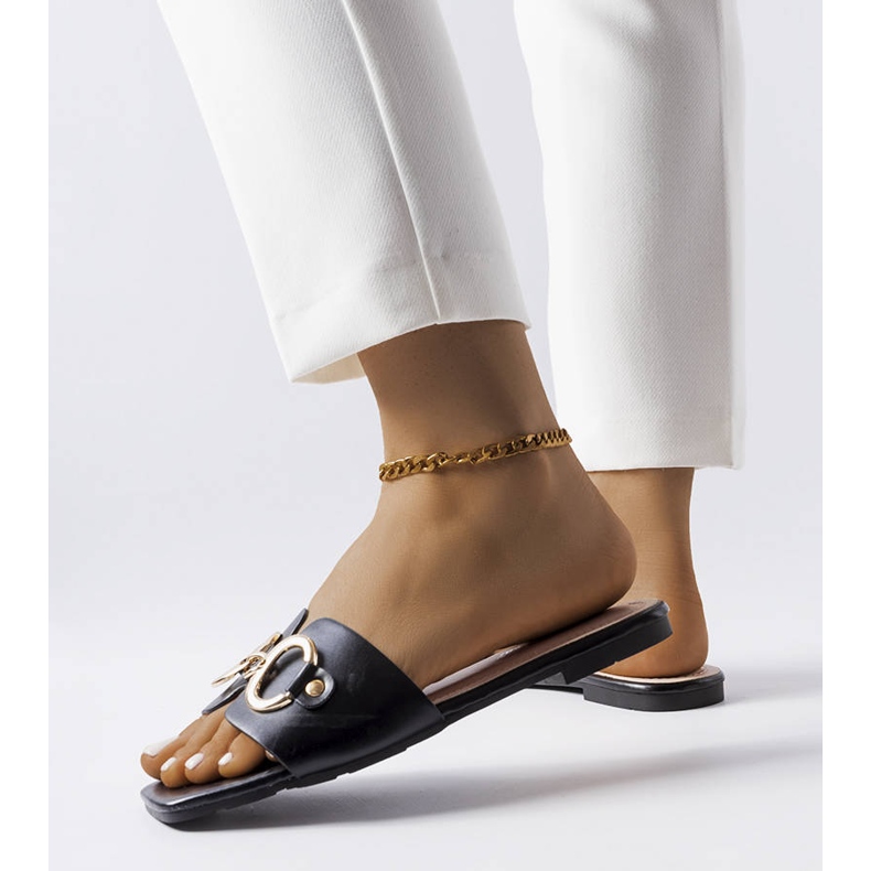 Schwarze elegante Pantoletten mit Kette von Corbin 2