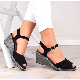 Keilsandalen aus schwarzem Wildleder für Damen Potocki SZ12100 1