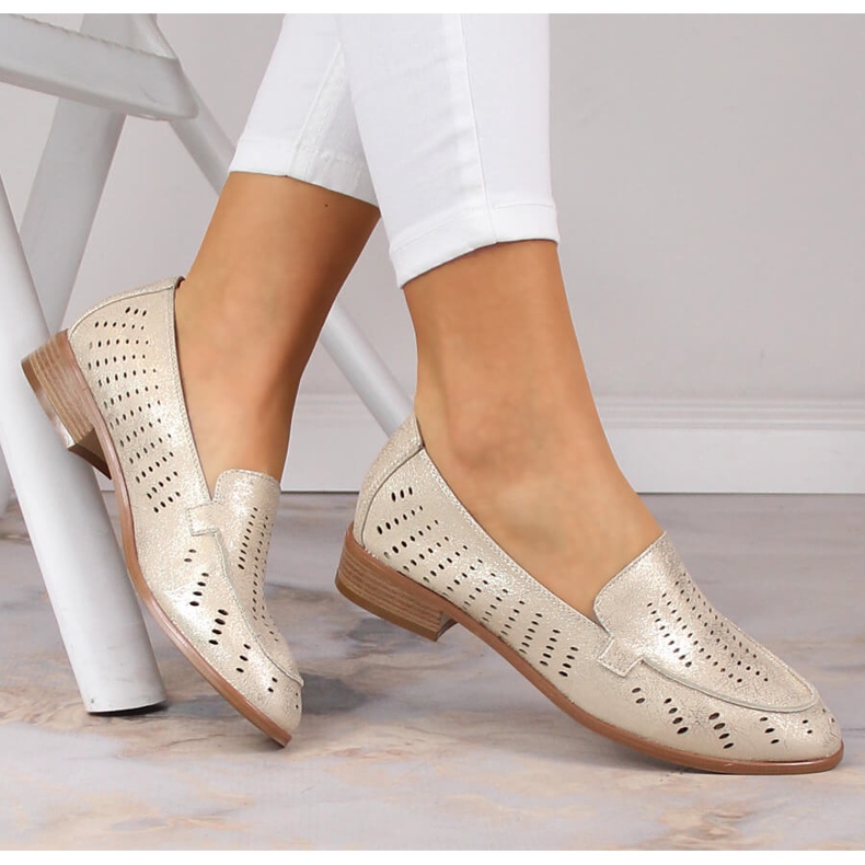 Durchbrochene goldene Damenschuhe Potocki SZ12075 1