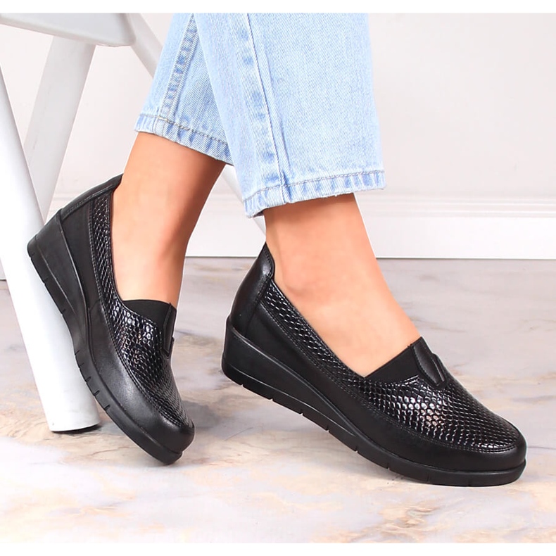 Schwarze Damen-Slipper mit Keilabsatz T.Sokolski W23-481 1