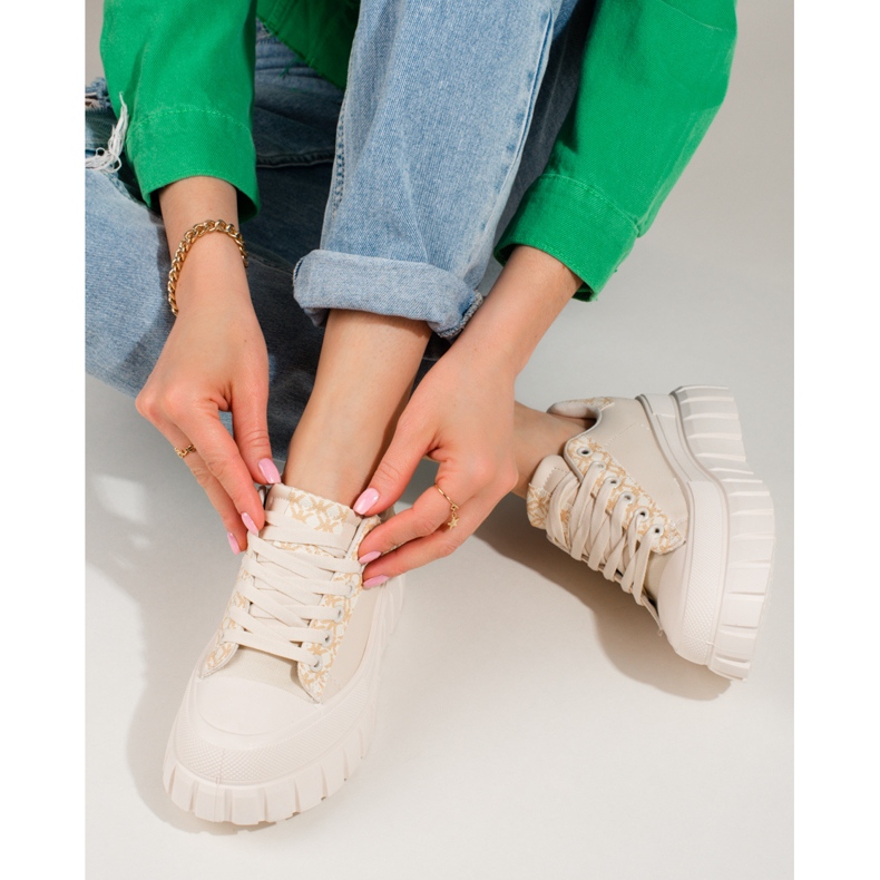 Cremefarbene Damensneaker auf hoher Shelovet-Plattform beige 1