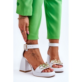 Lewski Shoes Damensandalen aus Wildleder auf massiven Absätzen Leewski Schuhe 3207 Weiß 1