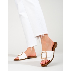 Weiße, elegante Flip-Flops mit einer Shelovet-Schnalle 1