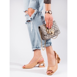 Beige Sandalen mit niedrigem Zierabsatz von Vinceza 1