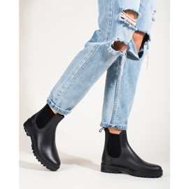 Schwarze Stiefel mit dicker Sohle von Shelovet 1