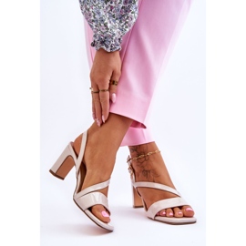 Lackierte Damensandalen auf Absatz Beige Carrie 2