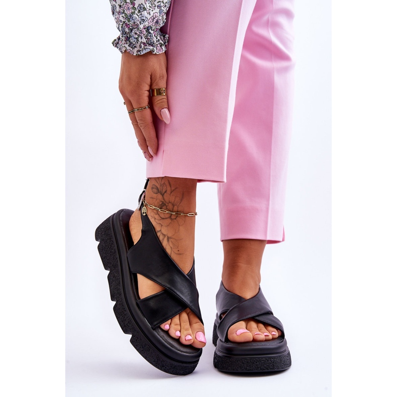 PE1 Modische schwarze Chester-Plateau-Sandalen 1