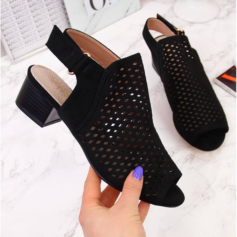 Durchbrochene Damensandalen schwarz Sabatina DM19-27 2