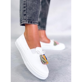 BM Salma Weiße Frühlingssneaker mit Quasten 2