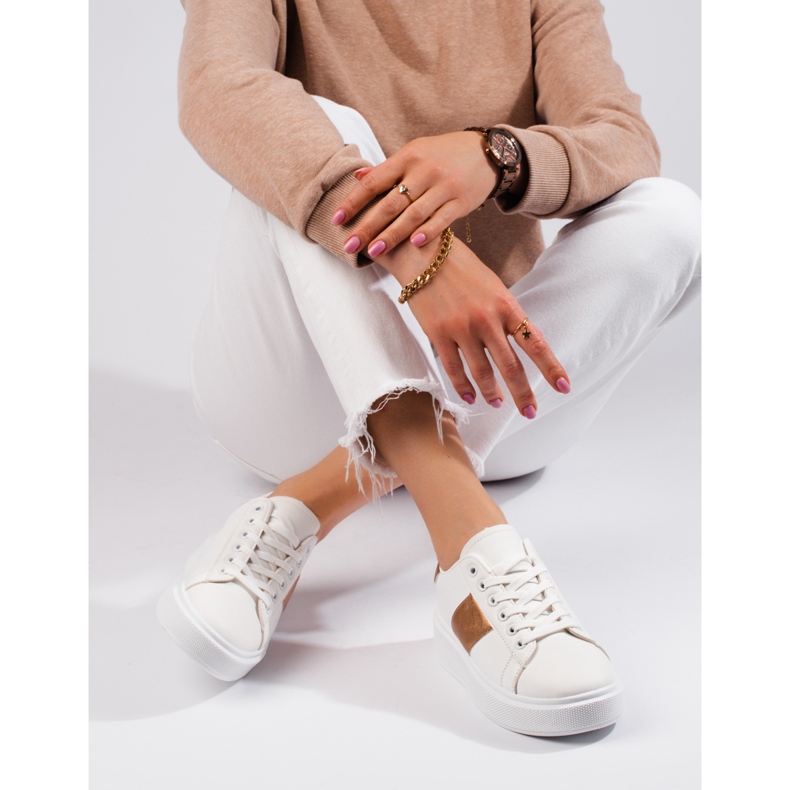 Weiße Damen-Sneakers auf der Shelovet-Plattform 1