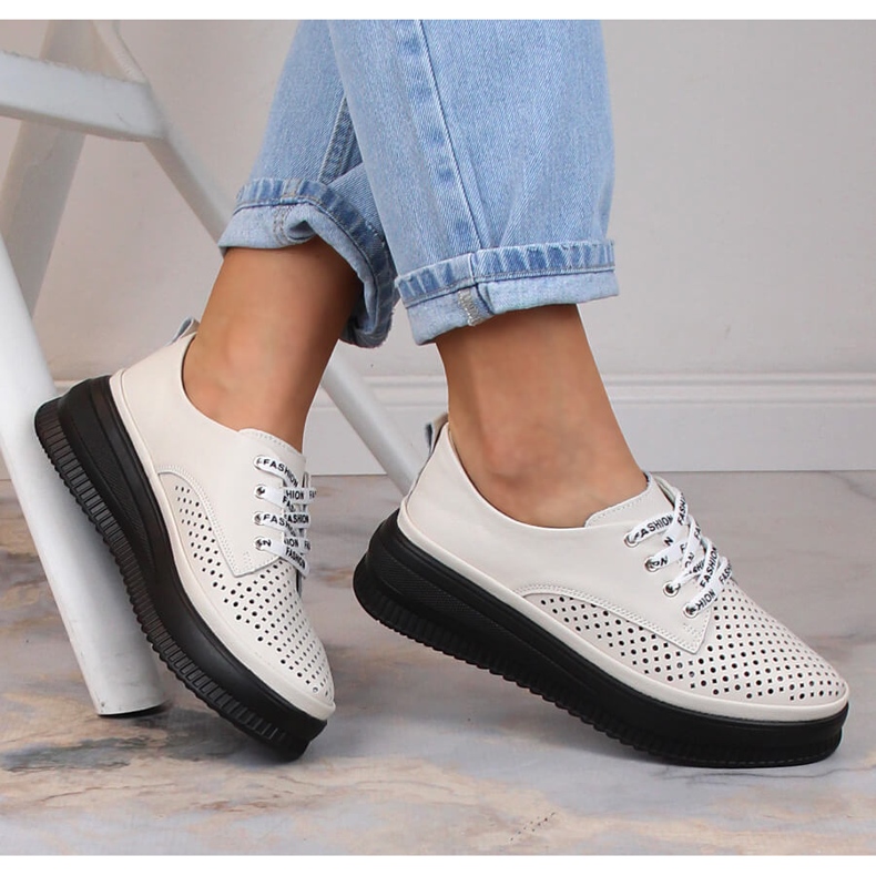 Potocki Bequeme durchbrochene beige Damenschuhe aus Leder Artiker 52C1990 1