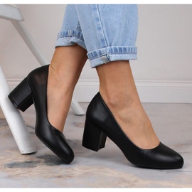 Schwarze Damenpumps auf der Post eVento 5950 1