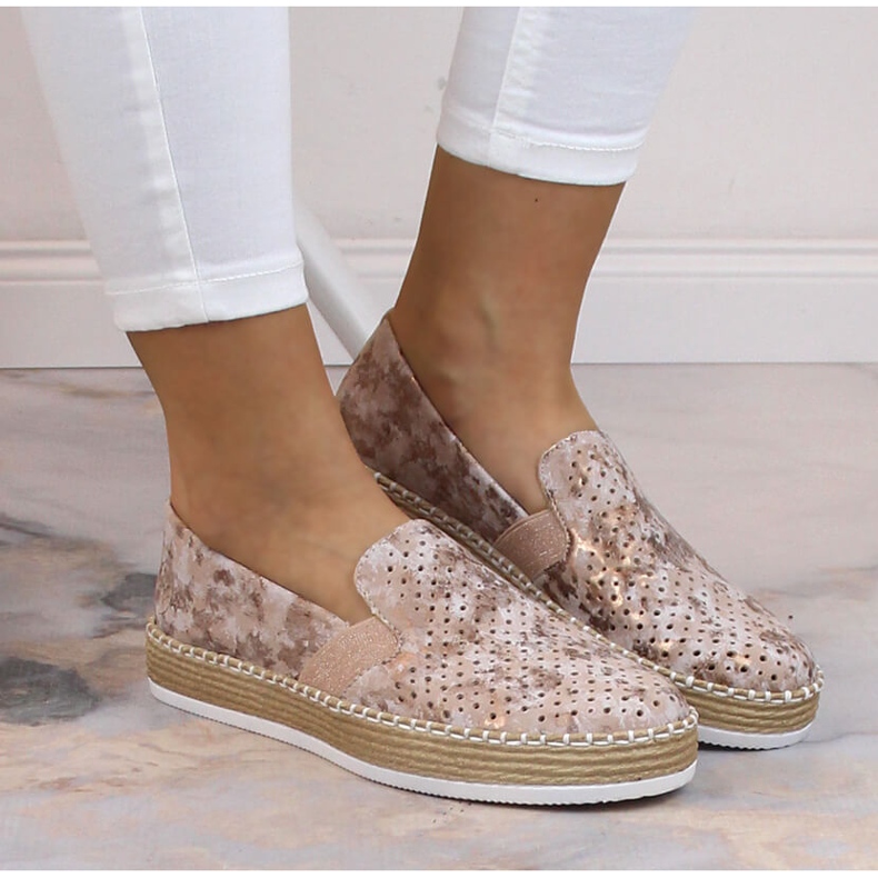 Bequemer durchbrochener Damen-Slipper in Rotgold Rieker L7852-31 golden 2