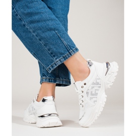 Bequeme weiße Shelovet Sportschuhe 2