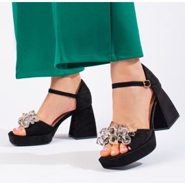 Schwarze Sandaletten mit Blockabsatz von Shelovet 2