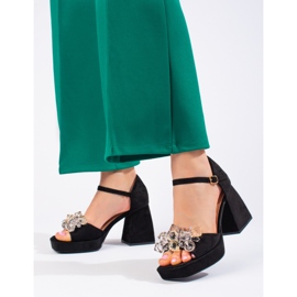 Schwarze Sandaletten mit Blockabsatz von Shelovet 1