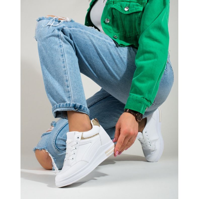 Weiße Sneaker mit verstecktem Keilabsatz von Shelovet 1