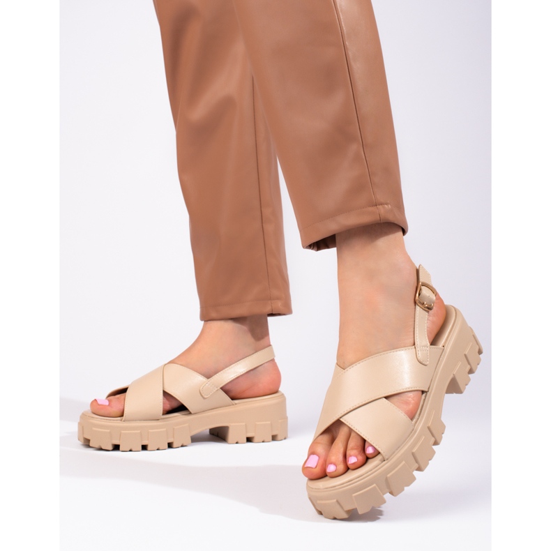 Beige Plateausandalen von Vinceza 1